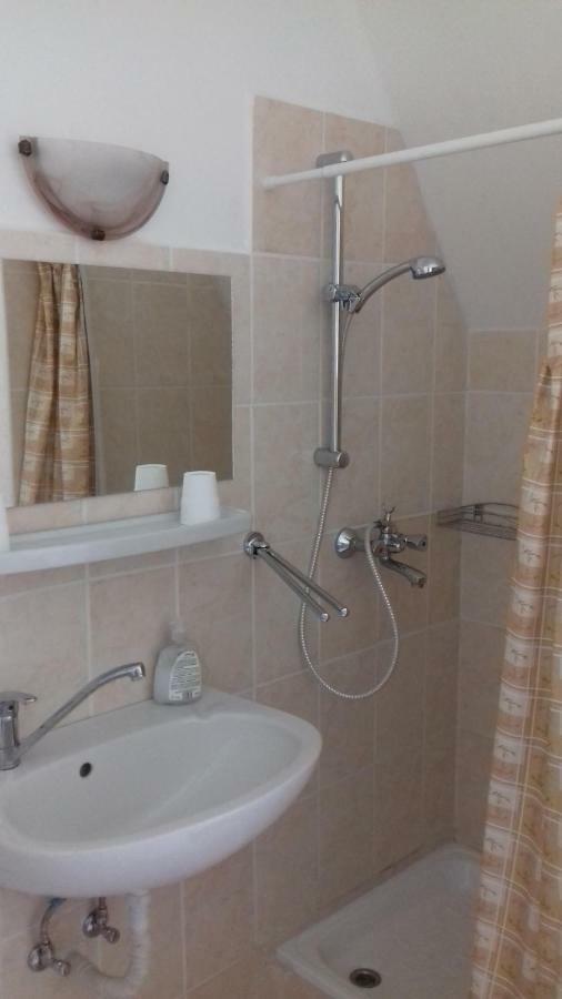 Apartamento Apartmanhaz Balatonfenyves Exterior foto